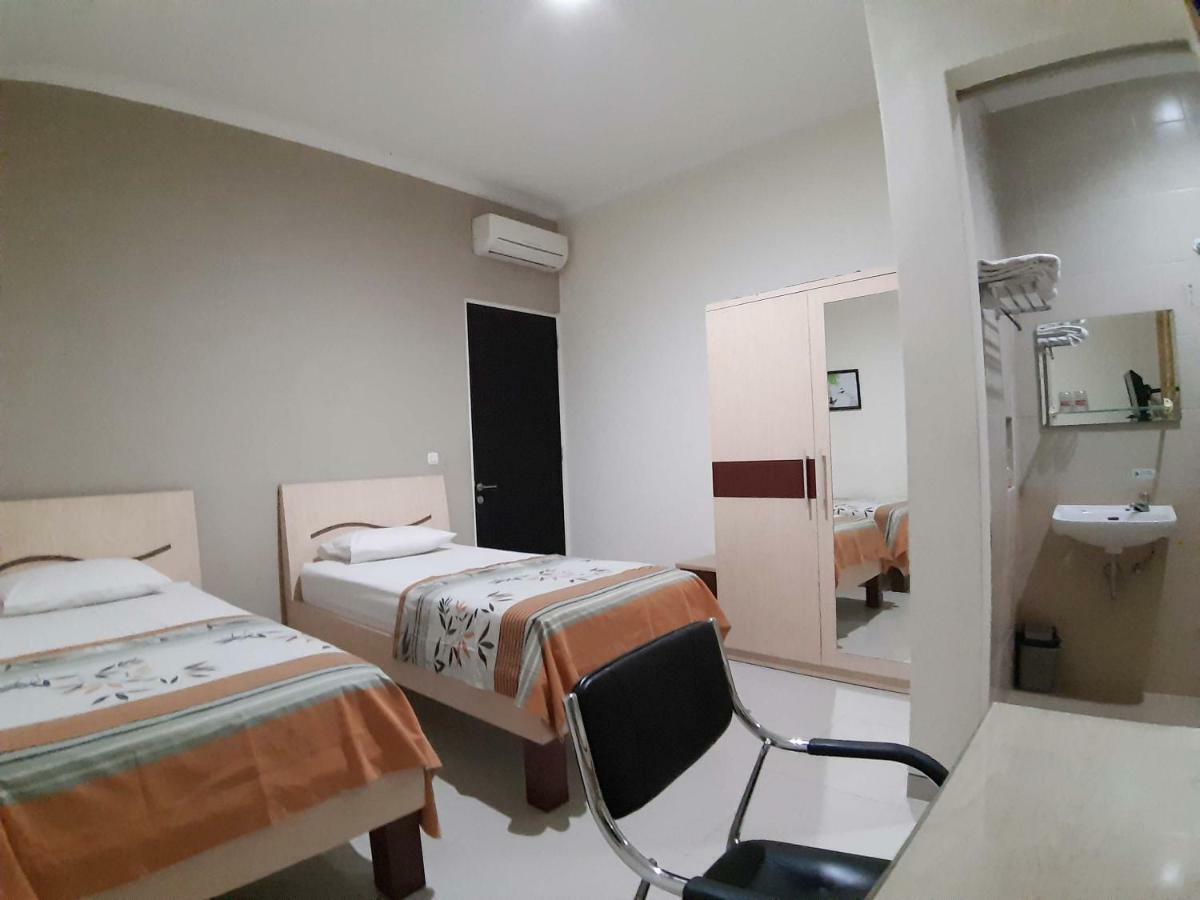 Ikiru To Live Hotel Сурабая Екстериор снимка